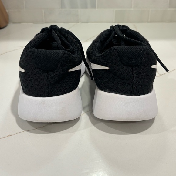Nike Big Kid Tanjun EasyOn Sneakers • size 5Y - Picture 6 of 9
